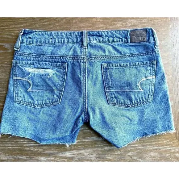 American Eagle Sz 2 Womens Denim Distressed Destructed Denim Shorts Light Wash - Picture 5 of 10